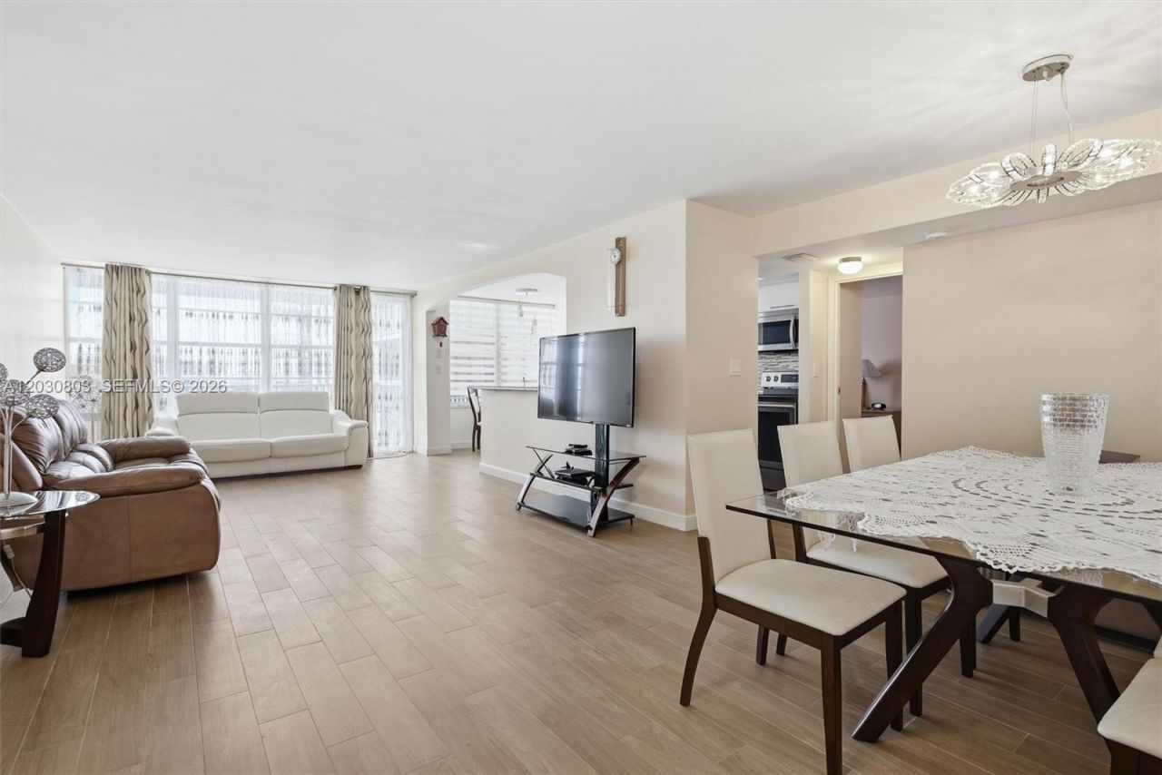 231 174th St , Unit 901, Sunny Isles Beach, FL 33160 Photo