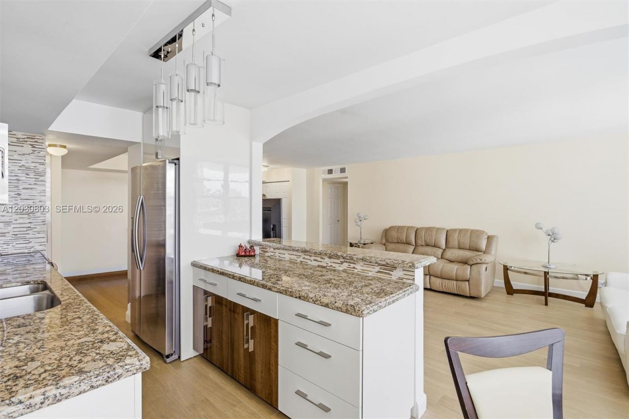 231 174th St , Unit 901, Sunny Isles Beach, FL 33160 Photo