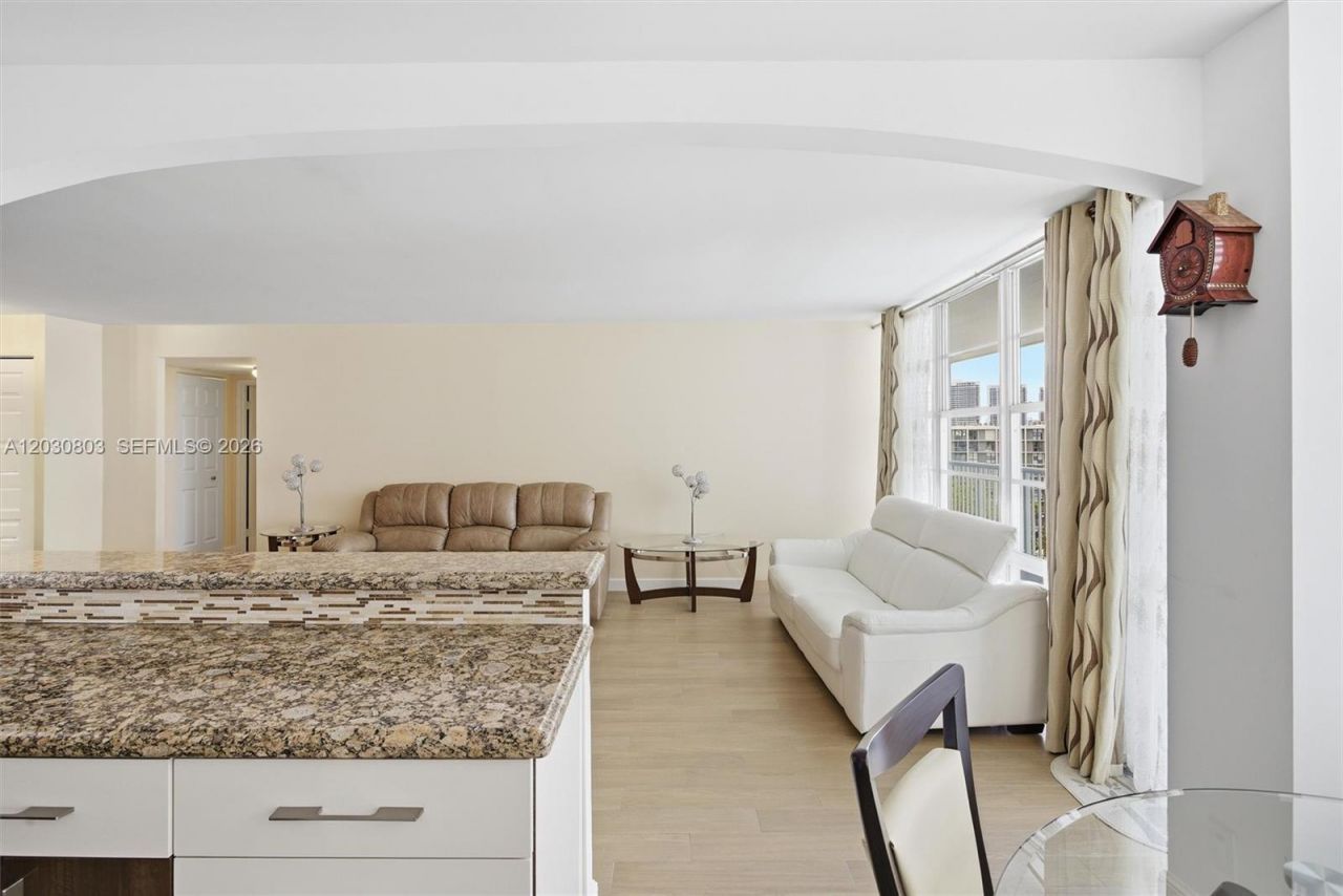 231 174th St , Unit 901, Sunny Isles Beach, FL 33160 Photo