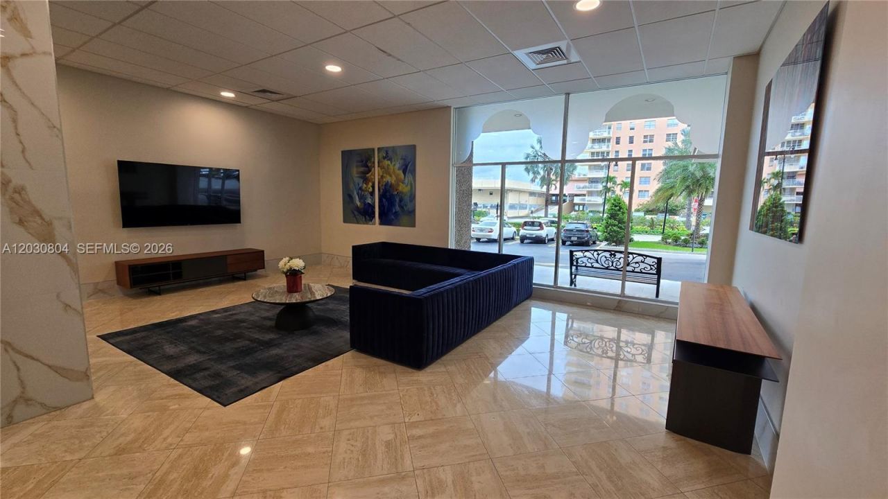 250 174th St , Unit 314, Sunny Isles Beach, FL 33160 Photo