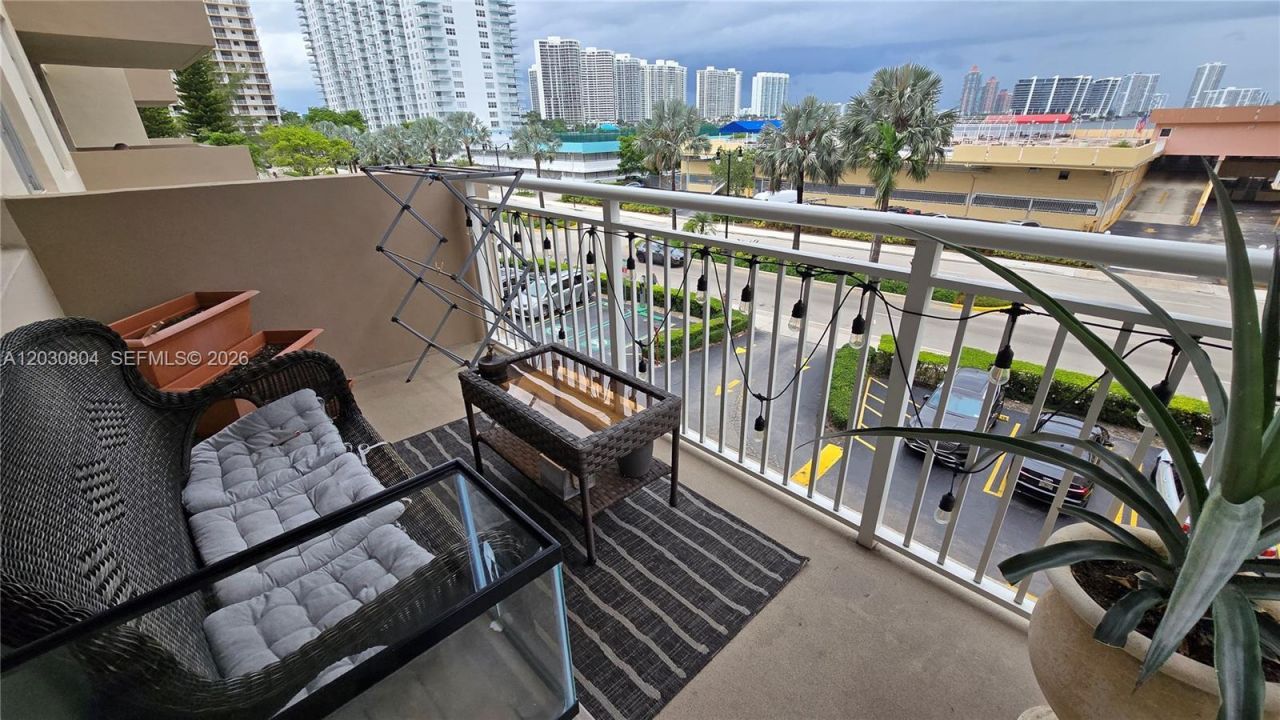 250 174th St , Unit 314, Sunny Isles Beach, FL 33160 Photo