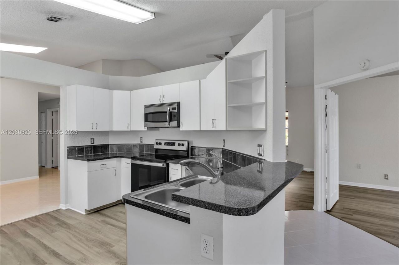 10627 NW 7th St , Pembroke Pines, FL 33026 Photo