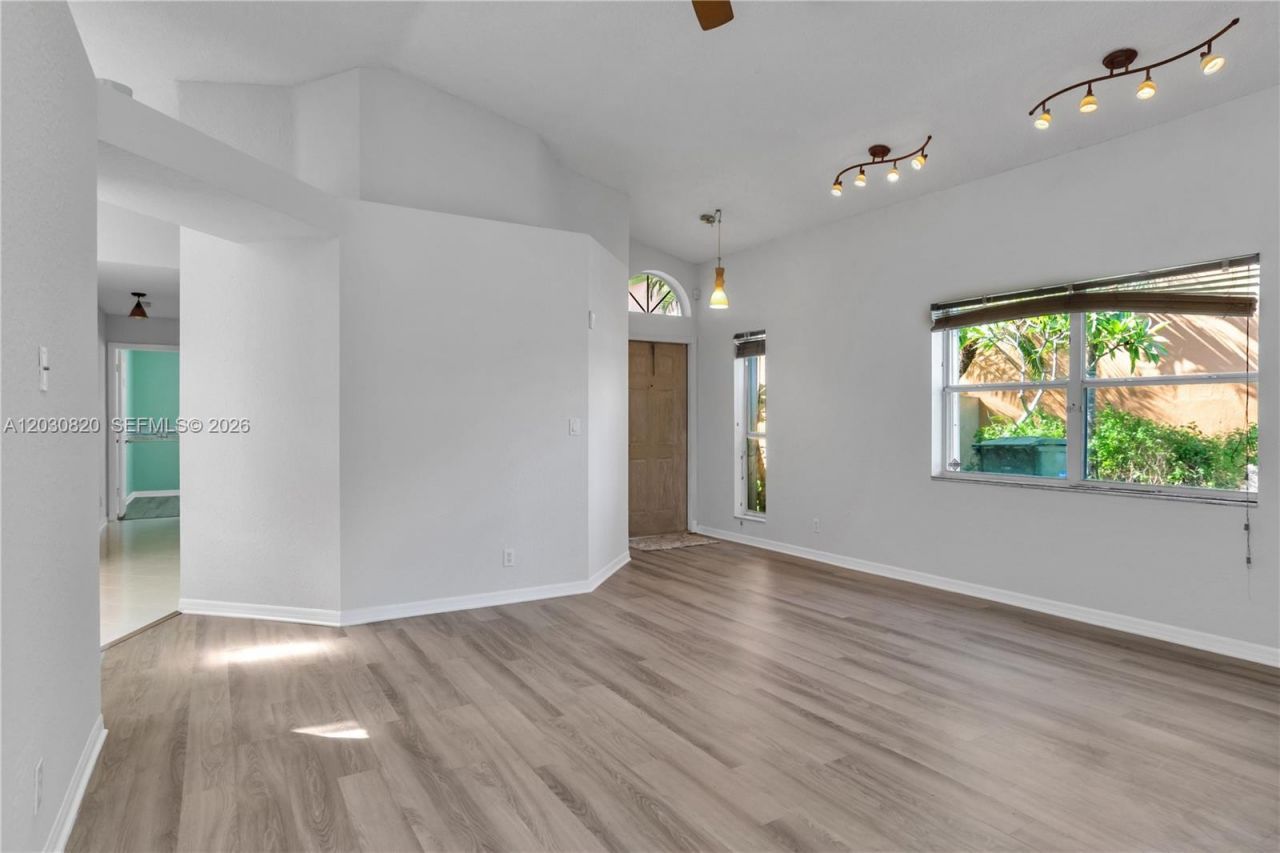 10627 NW 7th St , Pembroke Pines, FL 33026 Photo