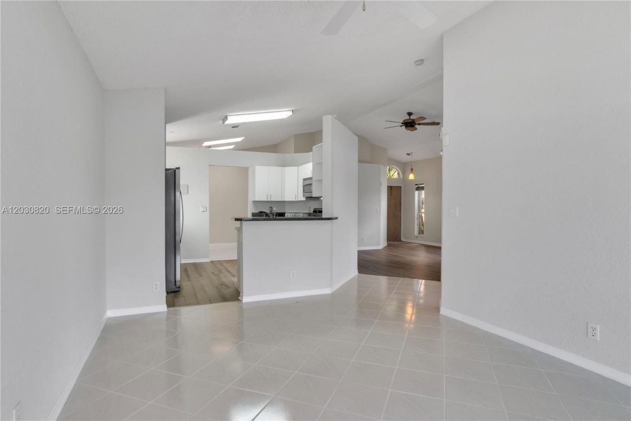 10627 NW 7th St , Pembroke Pines, FL 33026 Photo