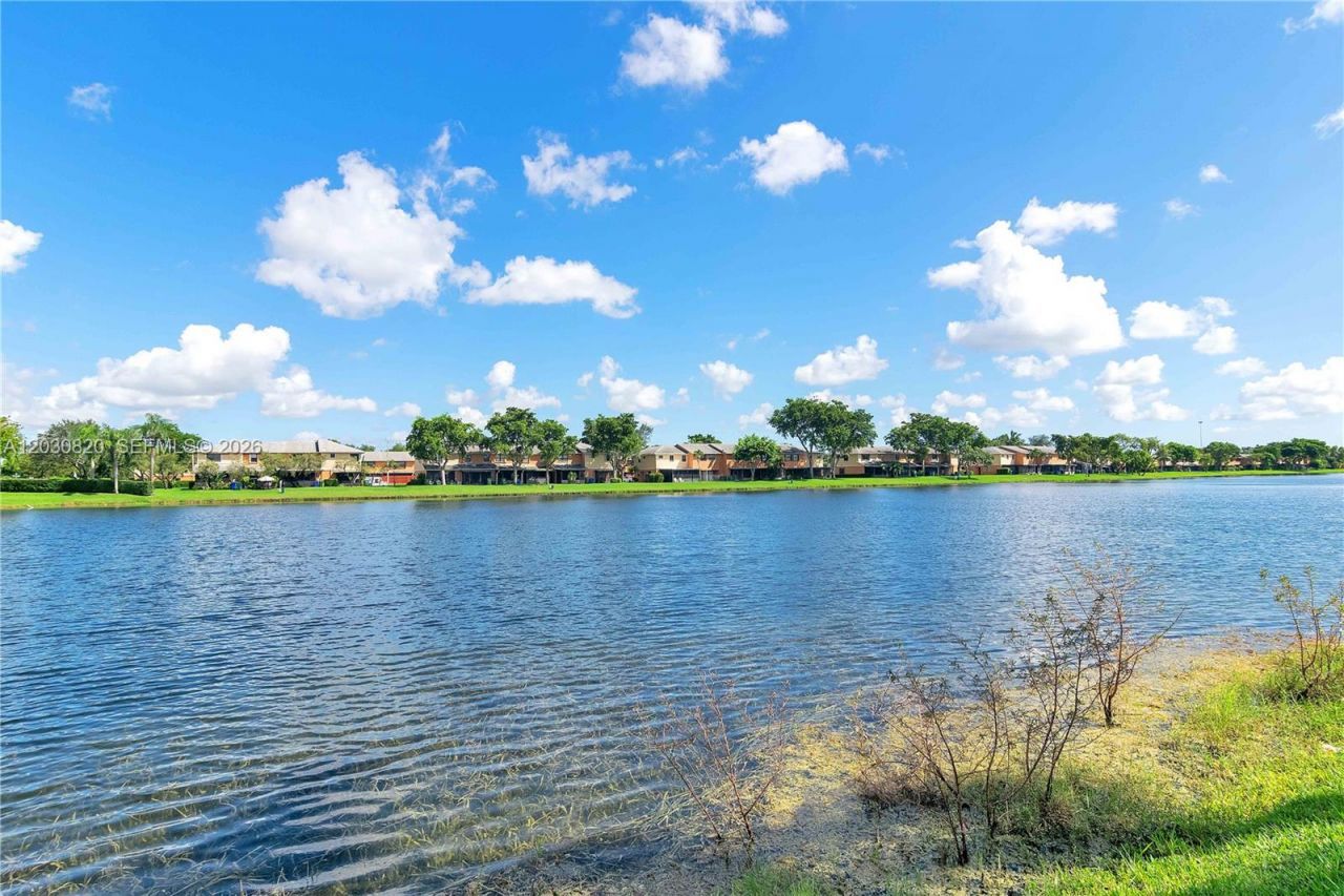 10627 NW 7th St , Pembroke Pines, FL 33026 Photo