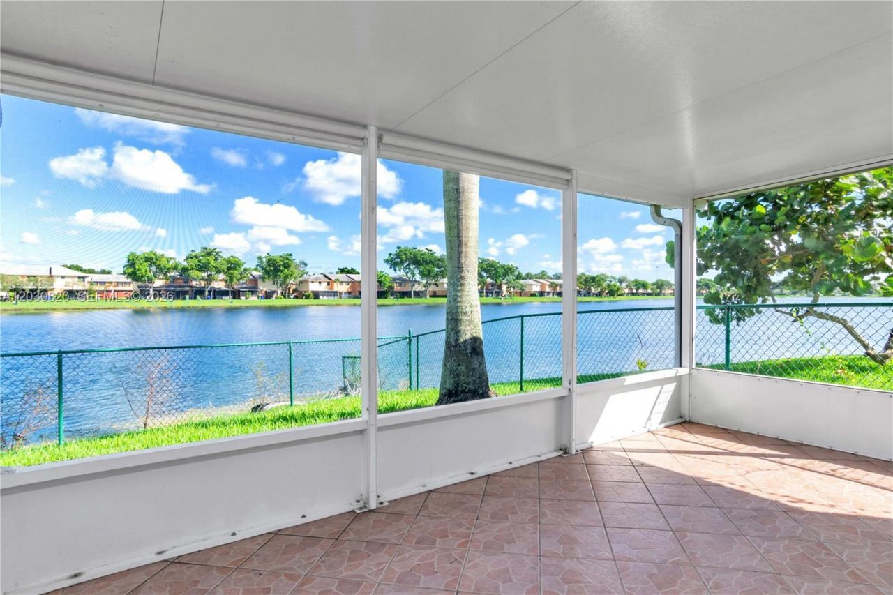 10627 NW 7th St , Pembroke Pines, FL 33026 Photo