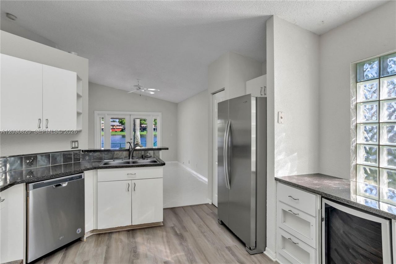 10627 NW 7th St , Pembroke Pines, FL 33026 Photo