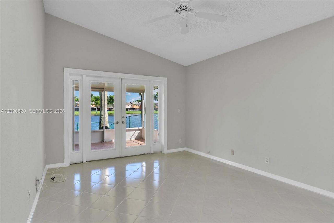 10627 NW 7th St , Pembroke Pines, FL 33026 Photo