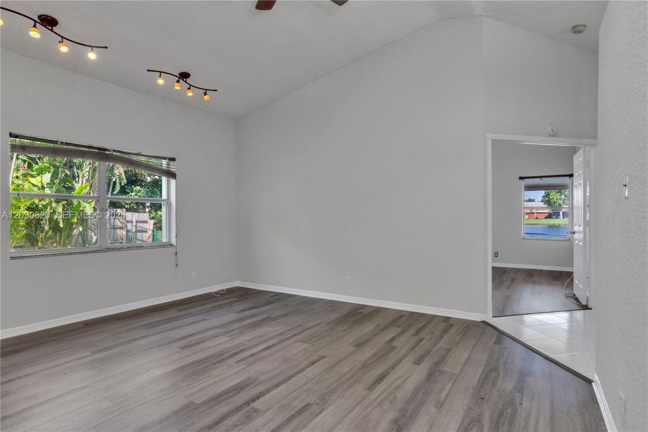 10627 NW 7th St , Pembroke Pines, FL 33026 Photo