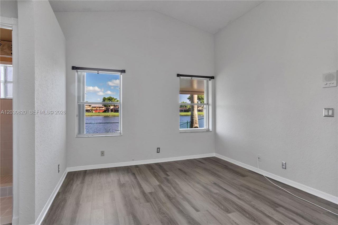 10627 NW 7th St , Pembroke Pines, FL 33026 Photo