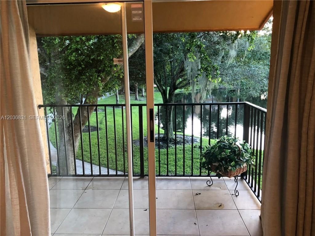 10717 Cleary Blvd , Unit 202, Plantation, FL 33324 Photo
