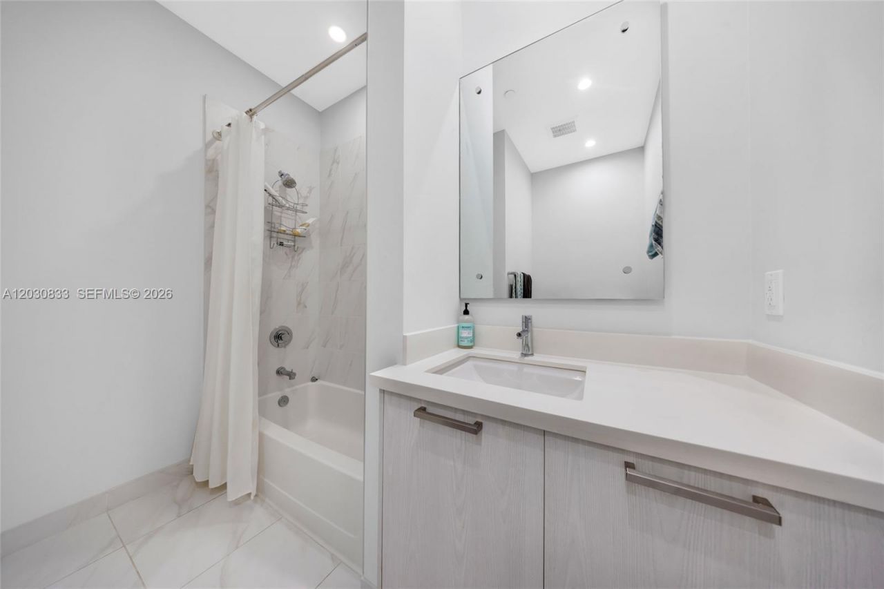 1025 NE 18th Ave , Unit 104, Fort Lauderdale, FL 33304 Photo