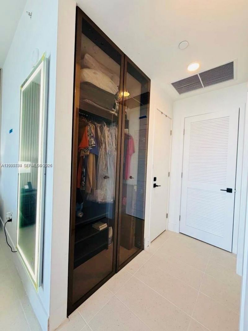 159 NE 6th St , Unit PH5014, Miami, FL 33132 Photo