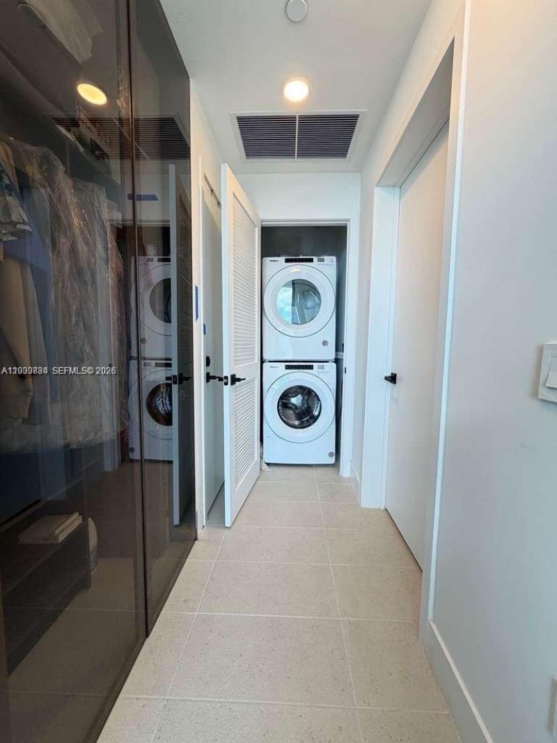 159 NE 6th St , Unit PH5014, Miami, FL 33132 Photo