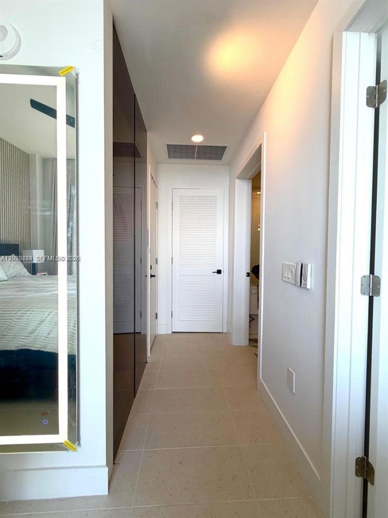 159 NE 6th St , Unit PH5014, Miami, FL 33132 Photo