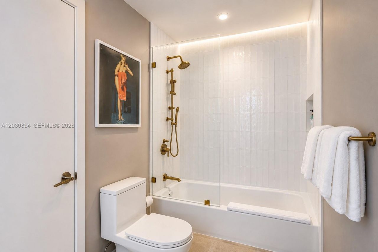 159 NE 6th St, Unit PH5014, Miami, FL 33132 Photo
