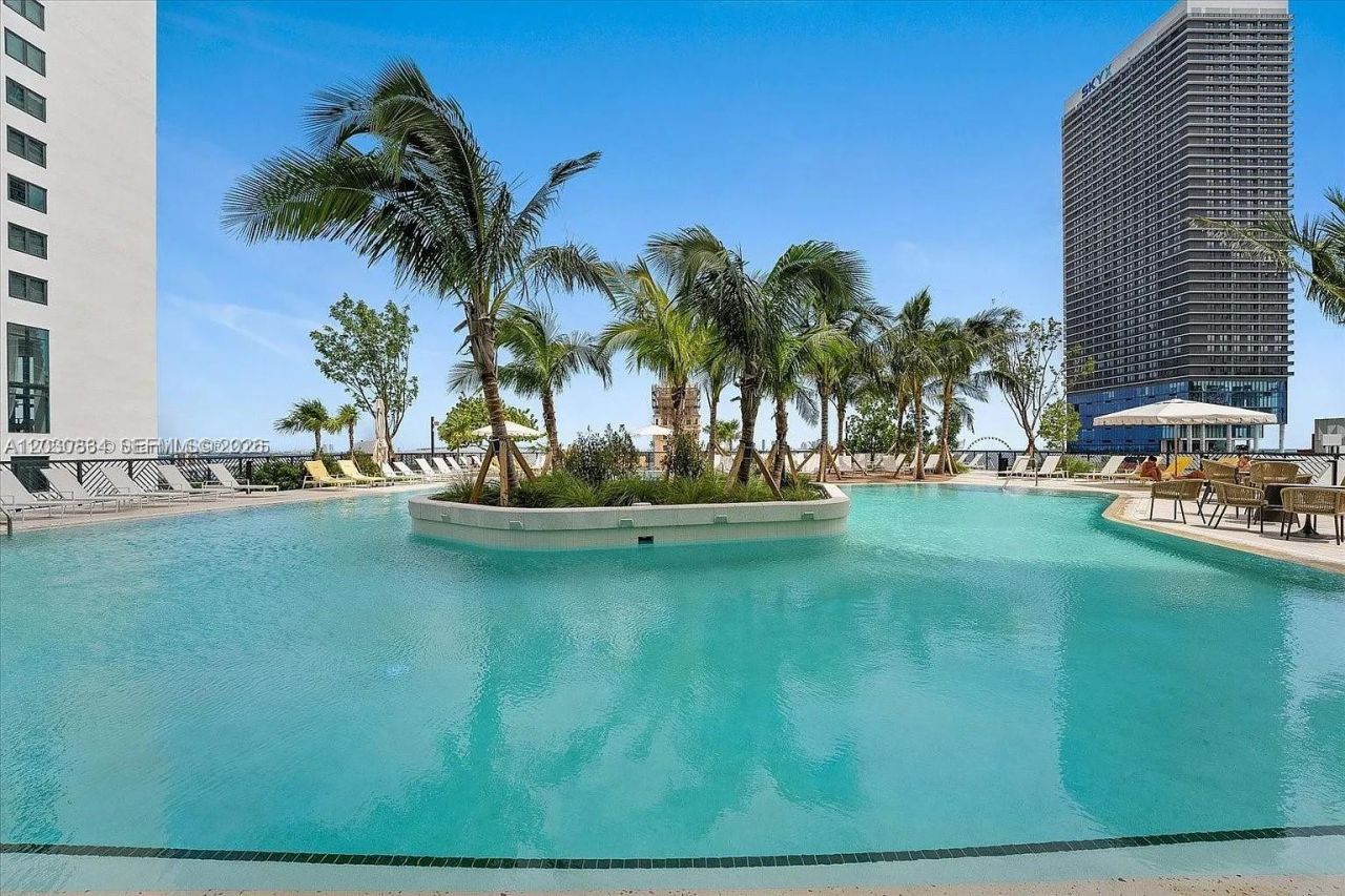 159 NE 6th St, Unit PH5014, Miami, FL 33132 Photo