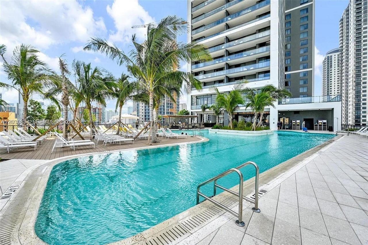 159 NE 6th St, Unit PH5014, Miami, FL 33132 Photo