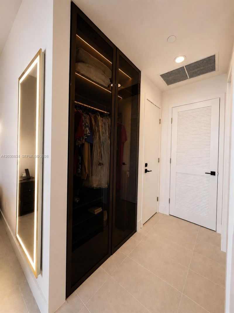 159 NE 6th St, Unit PH5014, Miami, FL 33132 Photo