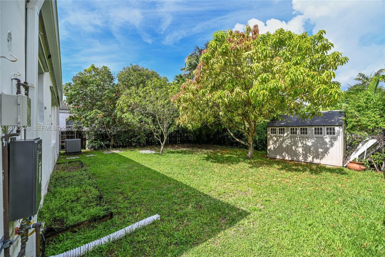8942 Carlyle Ave , Surfside, FL 33154 Photo