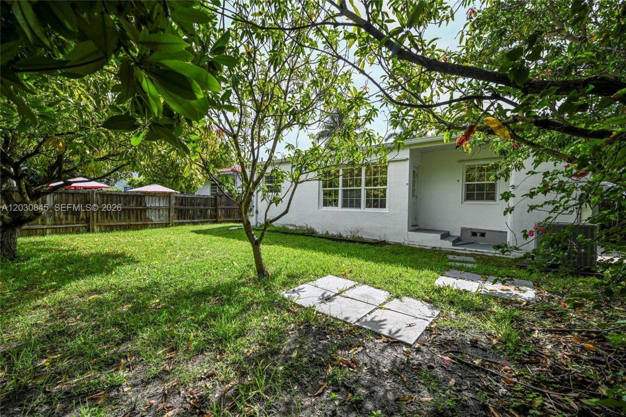 8942 Carlyle Ave , Surfside, FL 33154 Photo