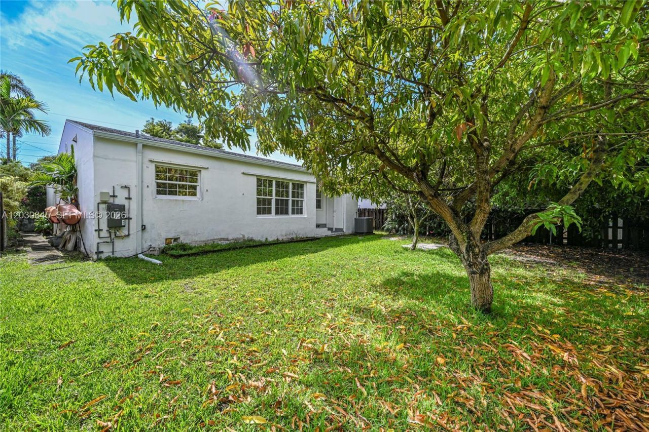 8942 Carlyle Ave , Surfside, FL 33154 Photo