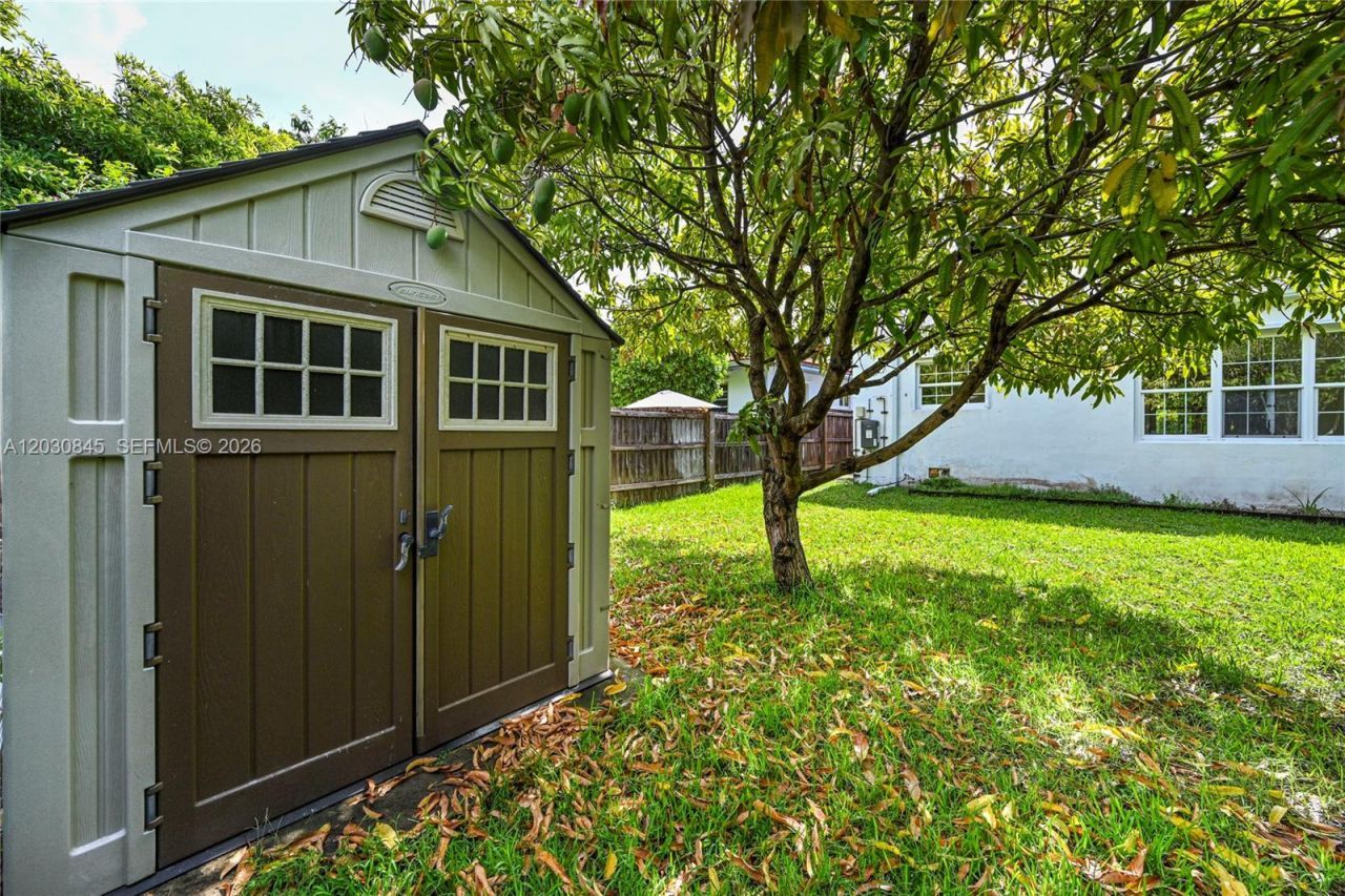 8942 Carlyle Ave , Surfside, FL 33154 Photo