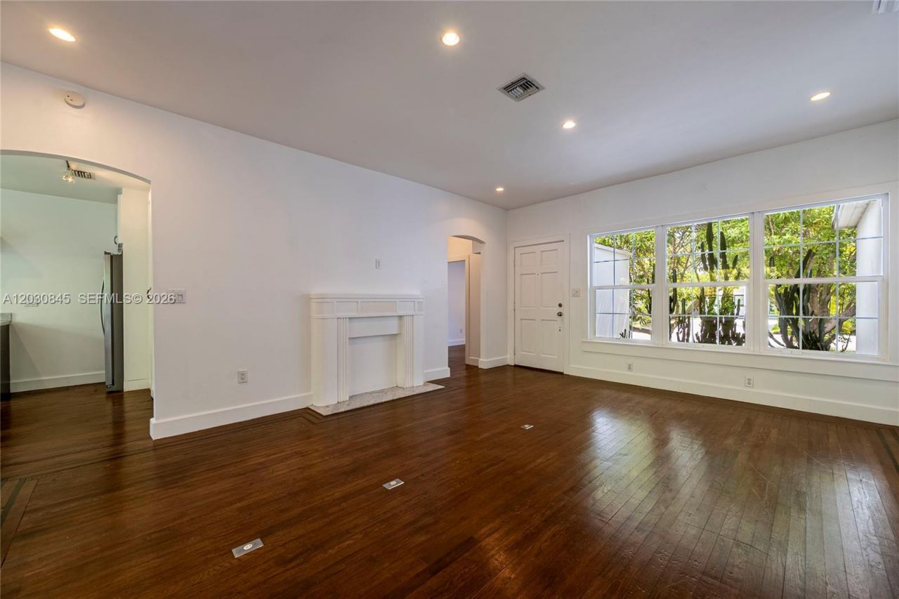 8942 Carlyle Ave , Surfside, FL 33154 Photo
