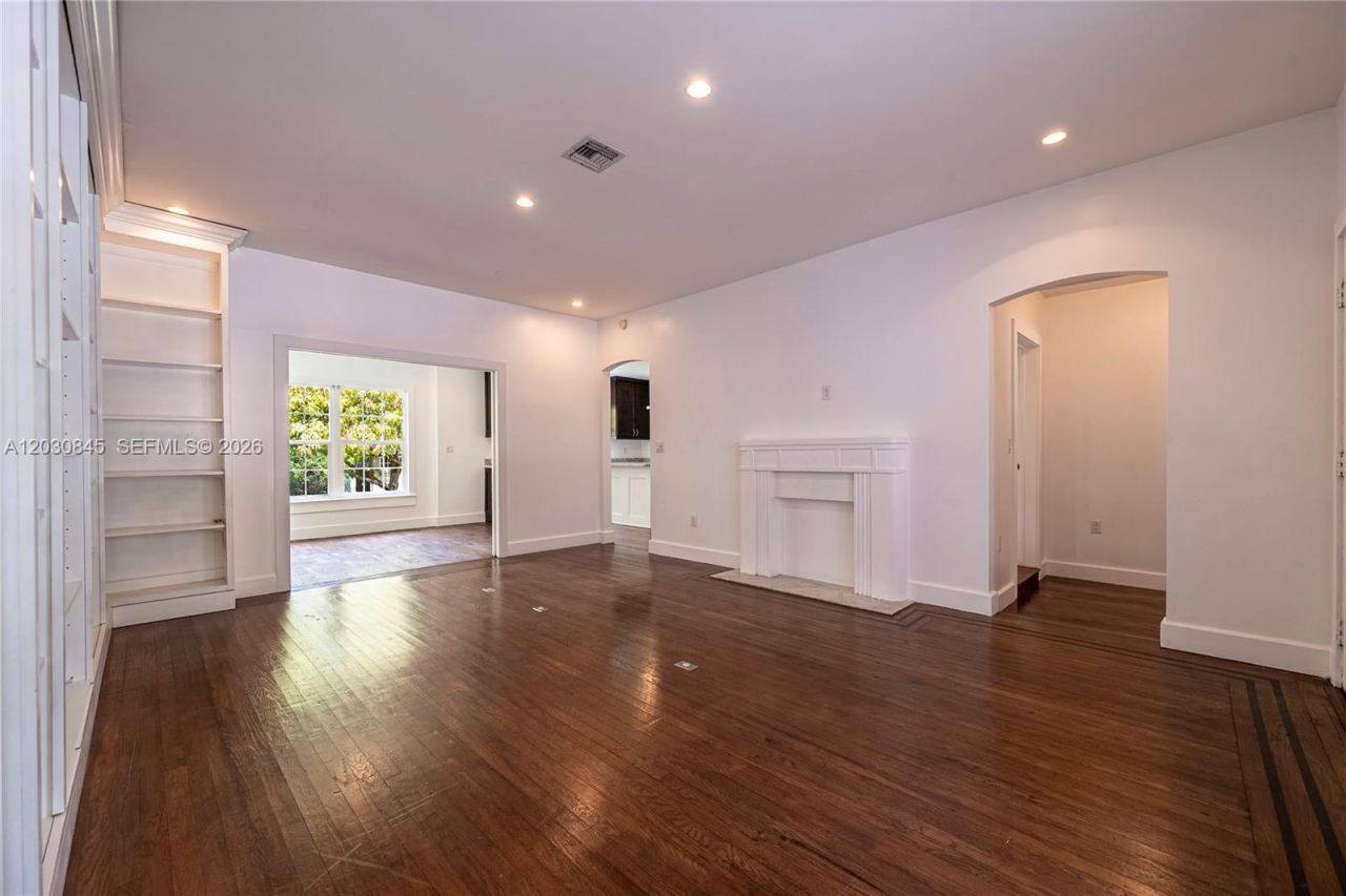 8942 Carlyle Ave , Surfside, FL 33154 Photo