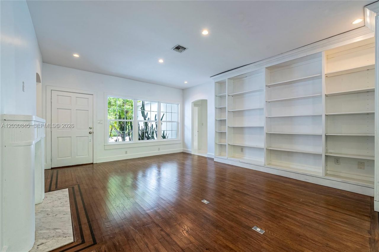 8942 Carlyle Ave , Surfside, FL 33154 Photo
