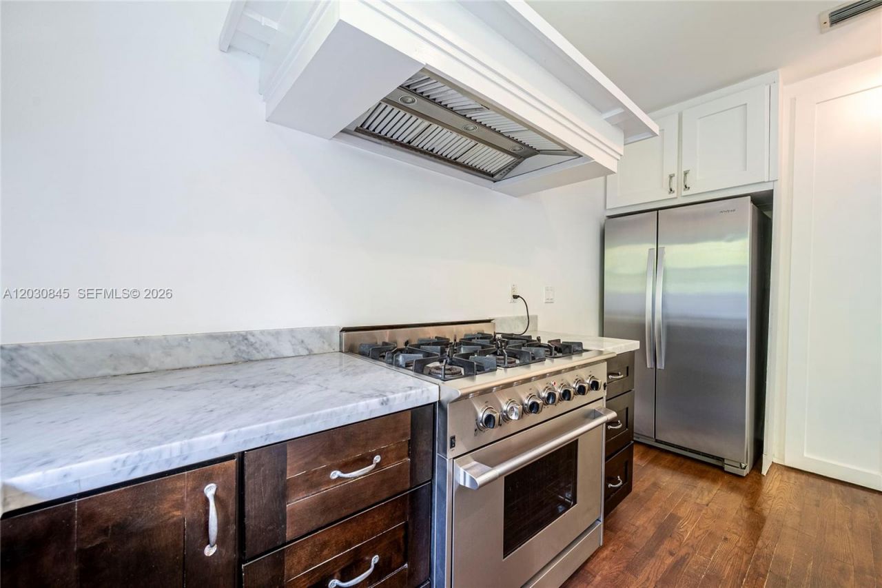 8942 Carlyle Ave , Surfside, FL 33154 Photo