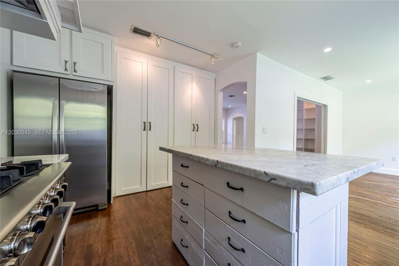 8942 Carlyle Ave , Surfside, FL 33154 Photo