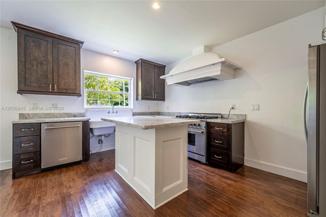8942 Carlyle Ave , Surfside, FL 33154 Photo