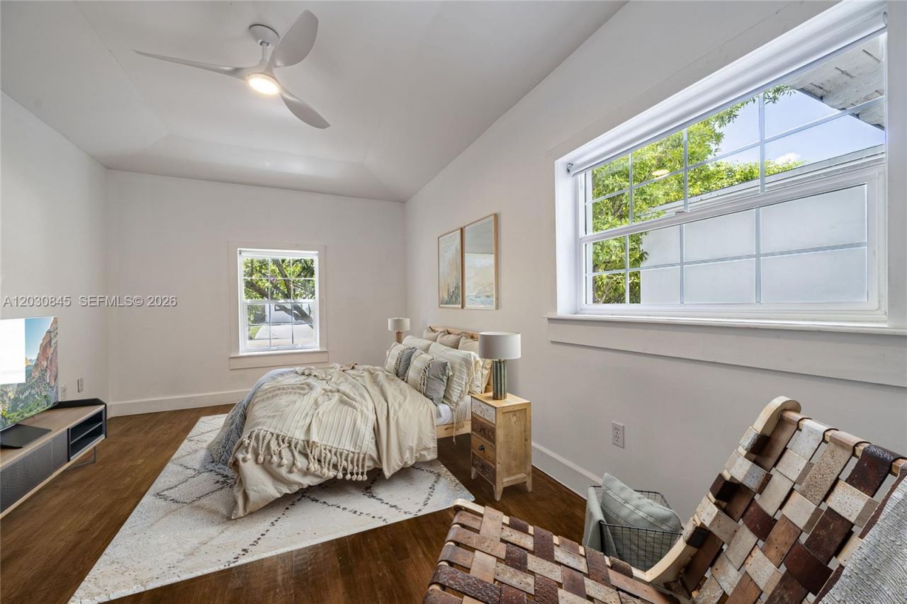 8942 Carlyle Ave , Surfside, FL 33154 Photo