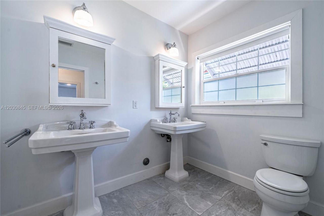 8942 Carlyle Ave , Surfside, FL 33154 Photo