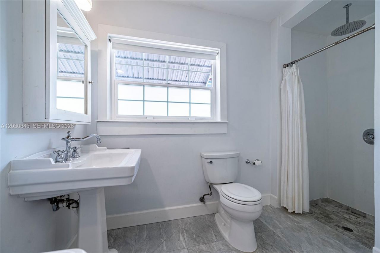 8942 Carlyle Ave , Surfside, FL 33154 Photo