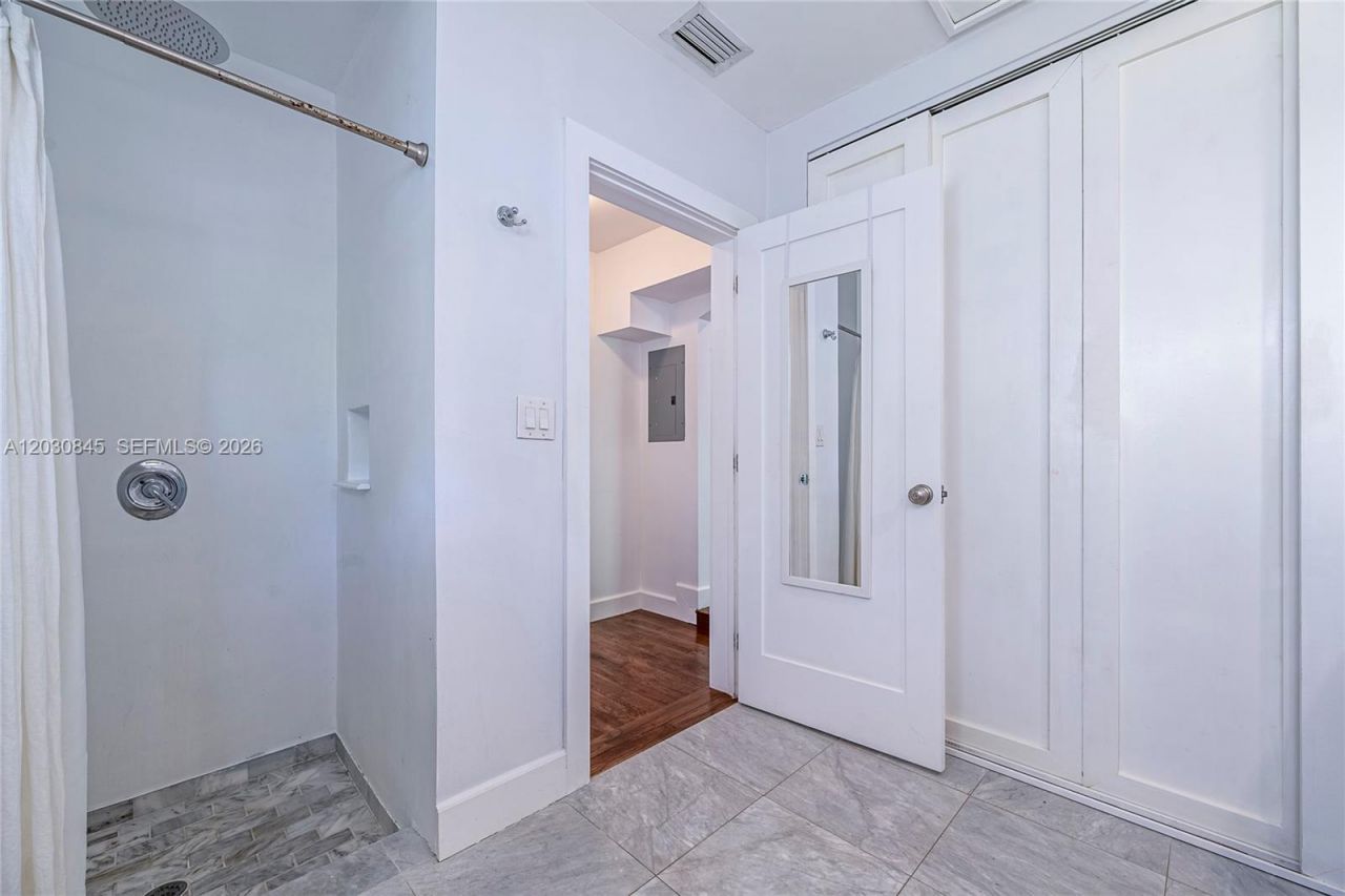 8942 Carlyle Ave , Surfside, FL 33154 Photo