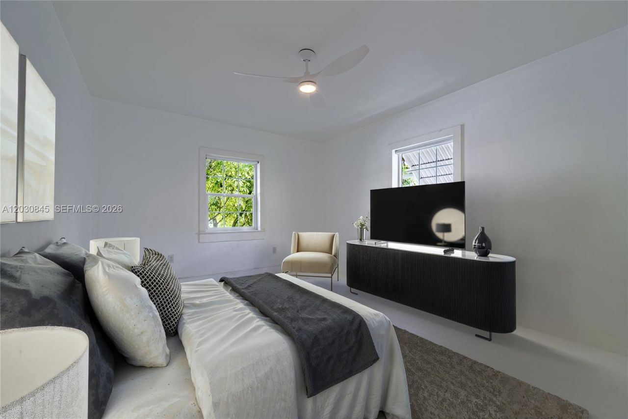 8942 Carlyle Ave , Surfside, FL 33154 Photo