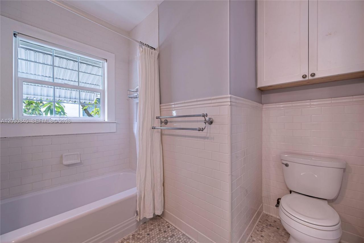 8942 Carlyle Ave , Surfside, FL 33154 Photo