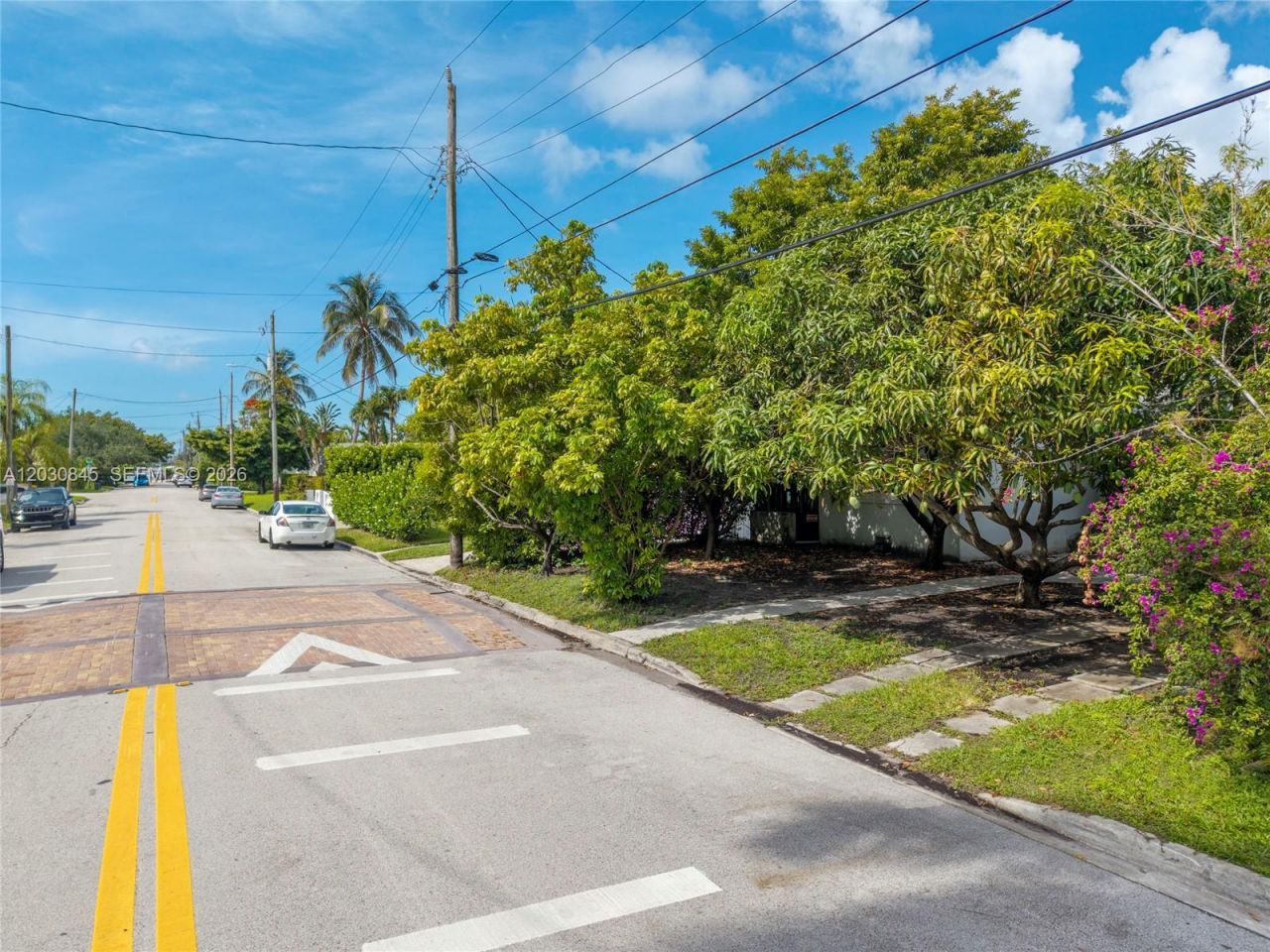 8942 Carlyle Ave , Surfside, FL 33154 Photo