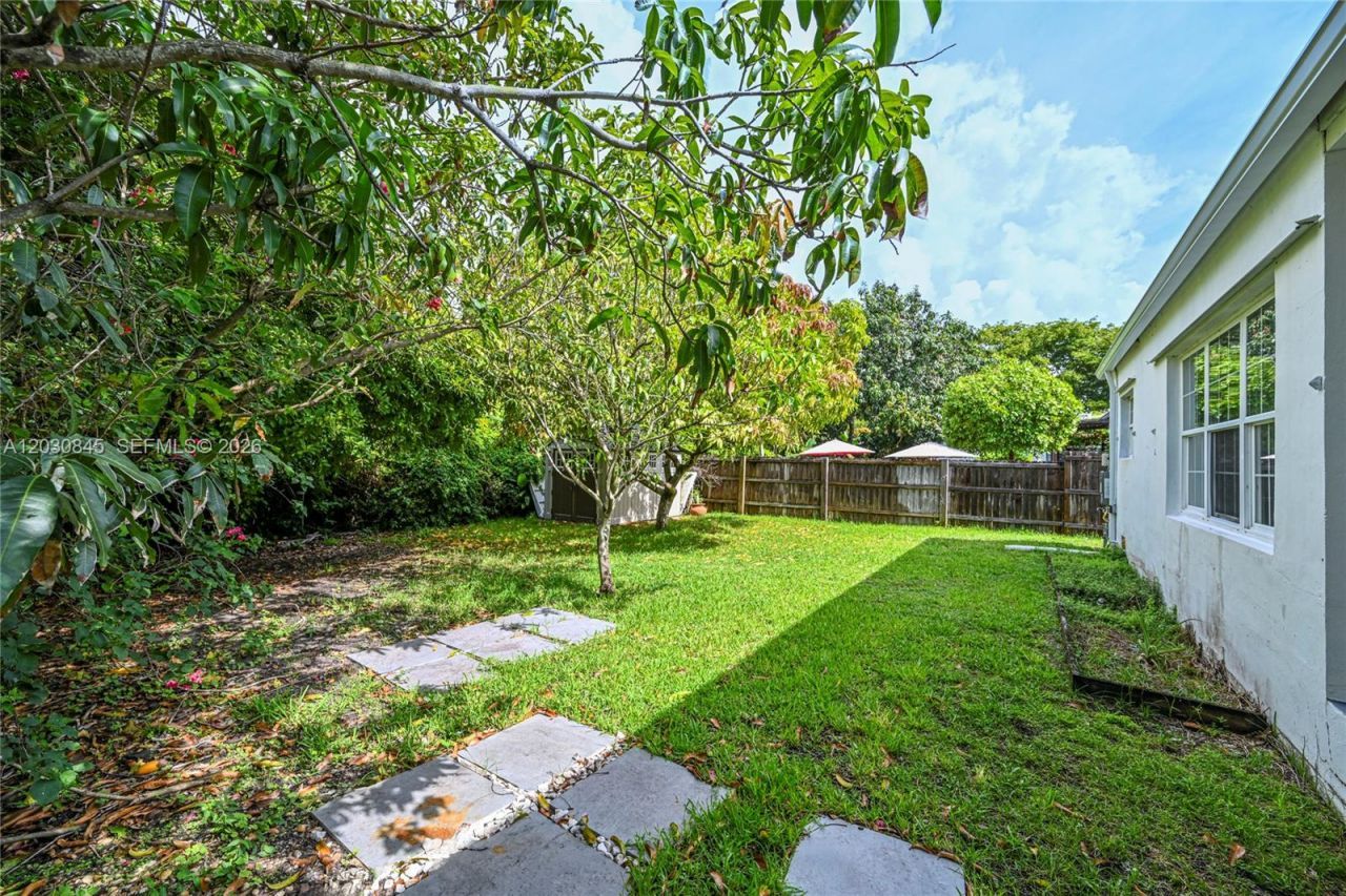 8942 Carlyle Ave , Surfside, FL 33154 Photo