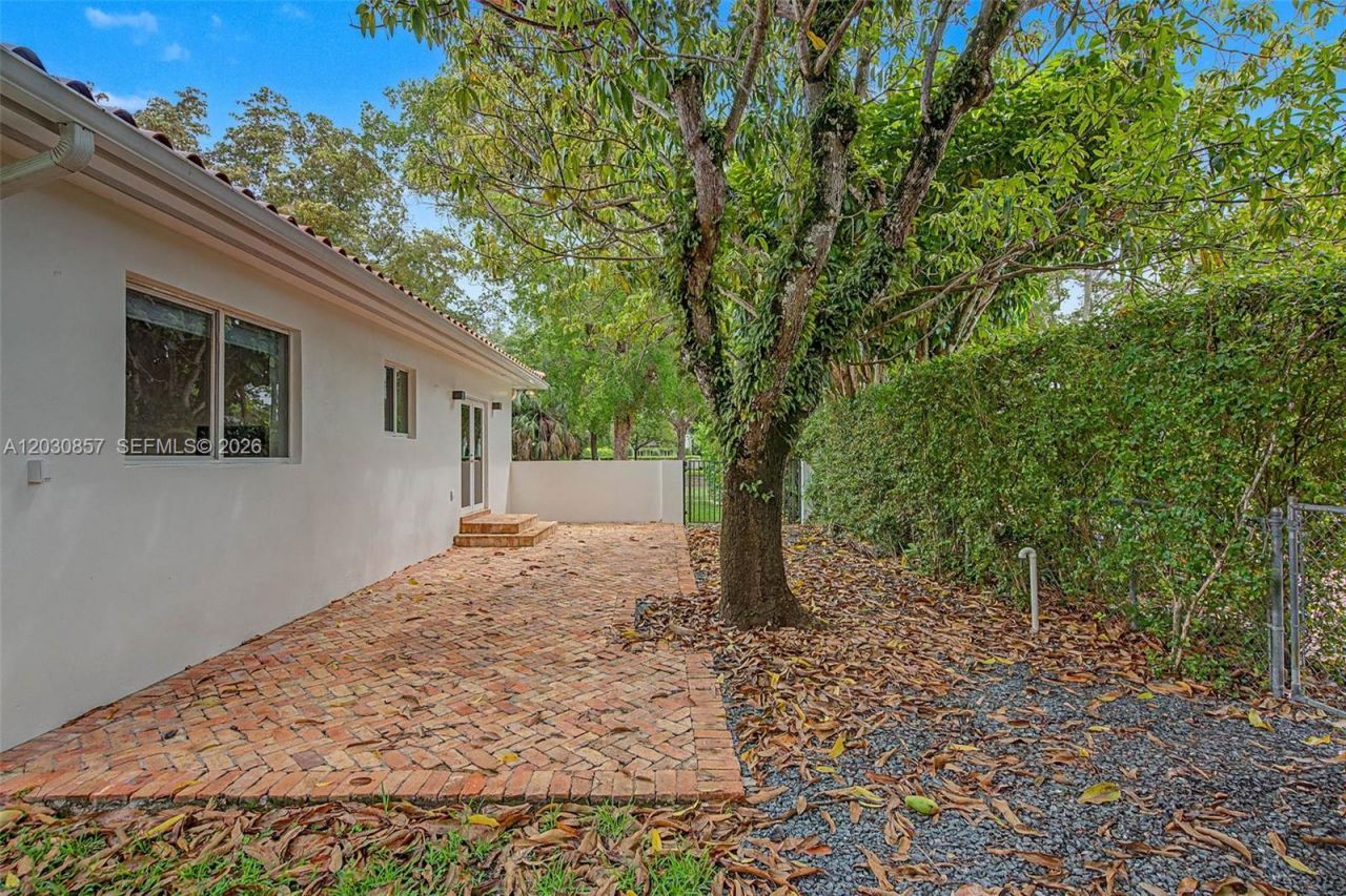 5510 Orduna Dr, Coral Gables, FL 33146 Photo