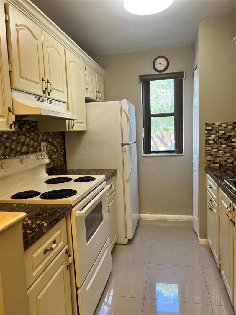 15600 SW 80th St , Unit L-212, Miami, FL 33193 Photo