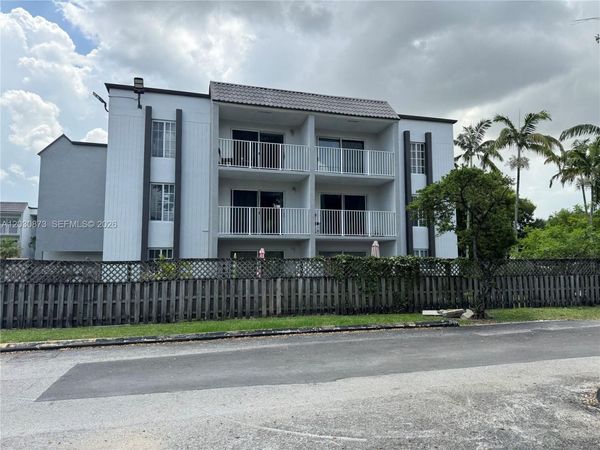 5201 Geneva Way , Unit 308, Doral, FL 33166