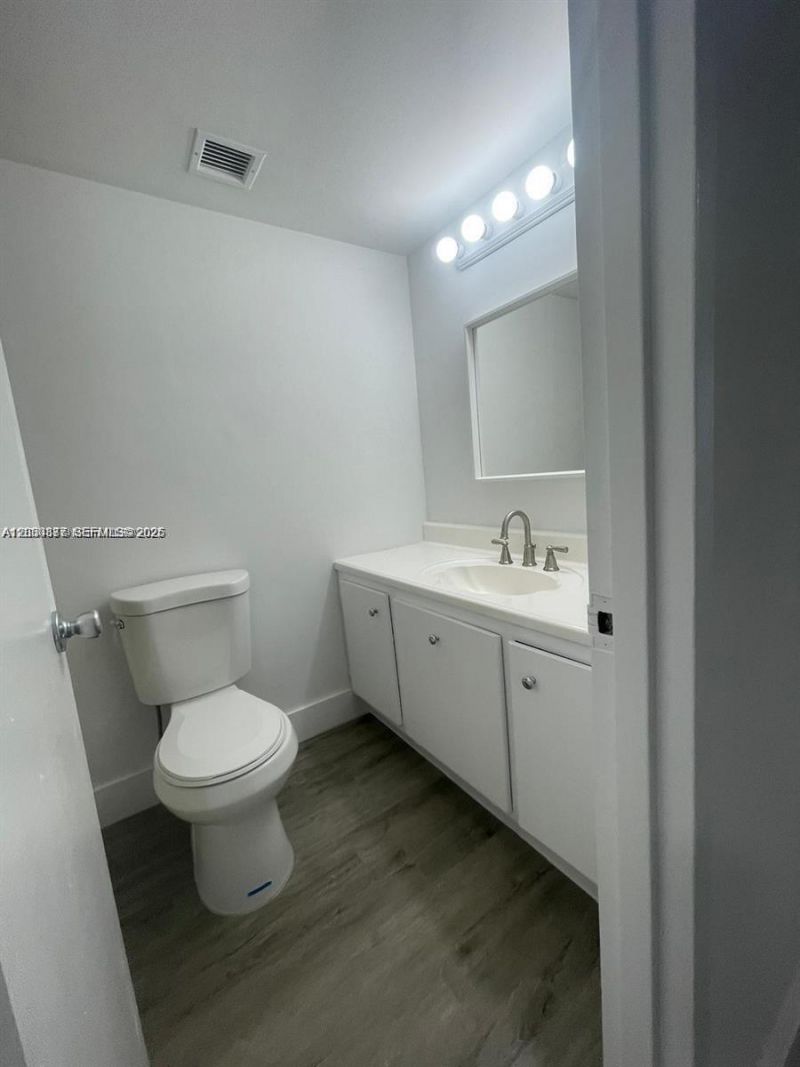 1865 79th St Cswy , Unit 1L, North Bay Village, FL 33141 Photo
