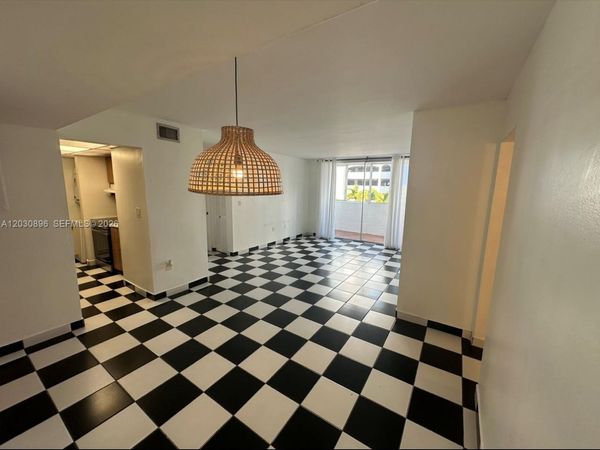 5055 NW 7th St , Unit 409, Miami, FL 33126