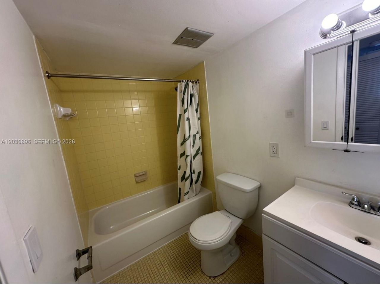 5055 NW 7th St , Unit 409, Miami, FL 33126 Photo