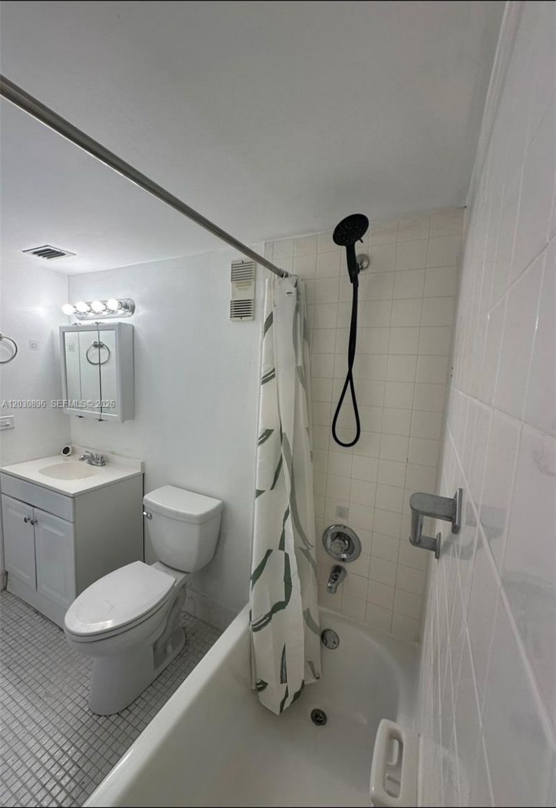 5055 NW 7th St , Unit 409, Miami, FL 33126 Photo