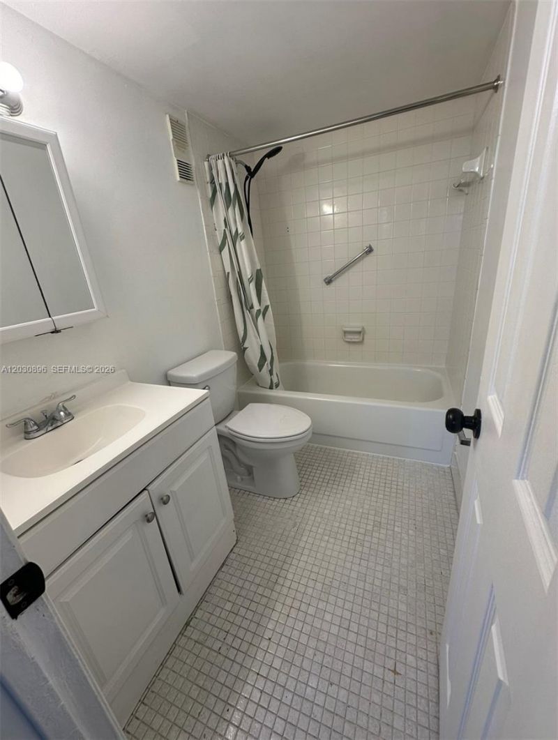 5055 NW 7th St , Unit 409, Miami, FL 33126 Photo