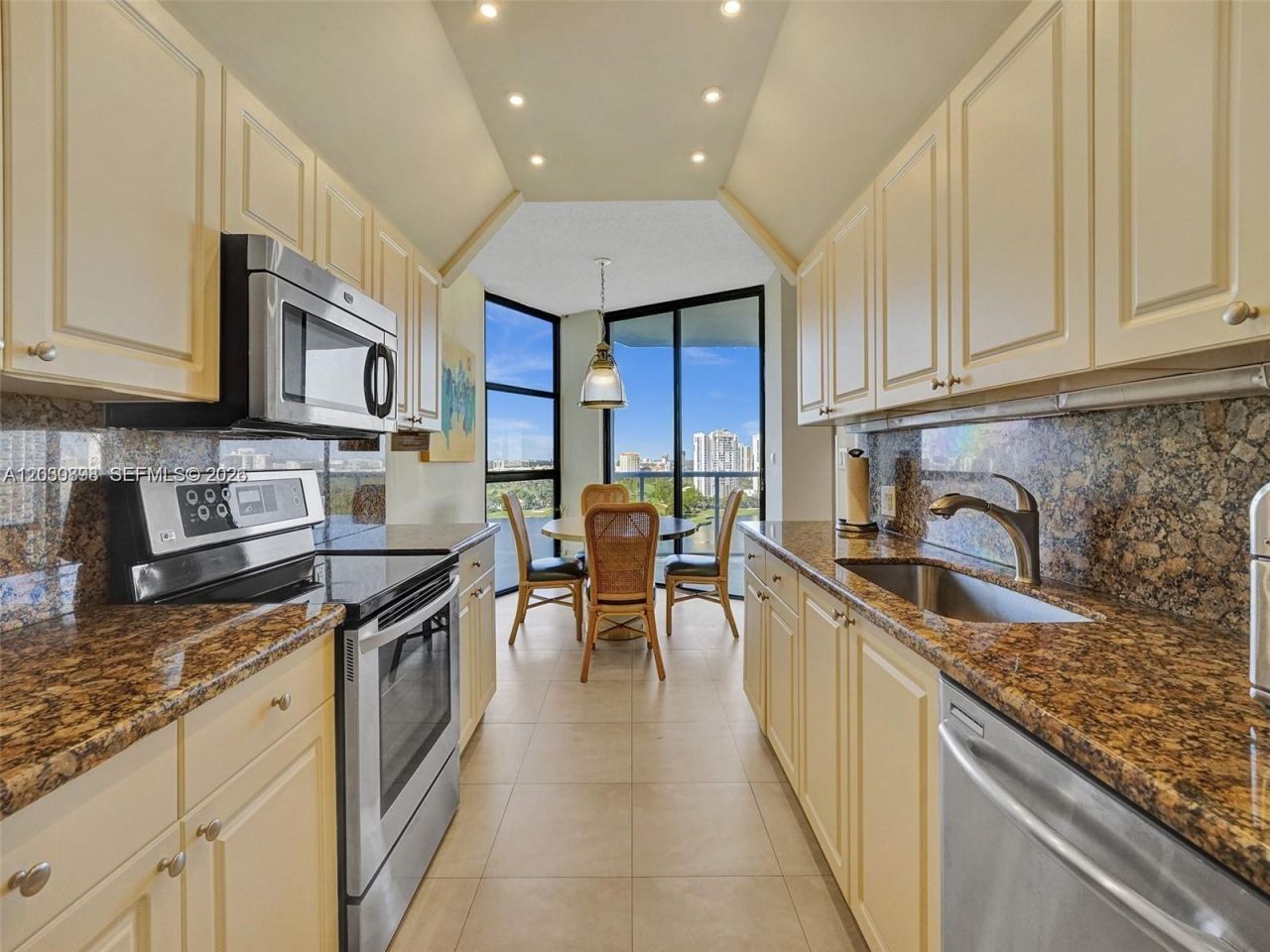 20281 E Country Club Dr , Unit 1609, Aventura, FL 33180 Photo